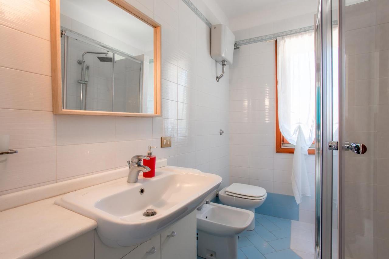 Villa Mariel Suites & Apartment マッサ・ルブレンセ エクステリア 写真
