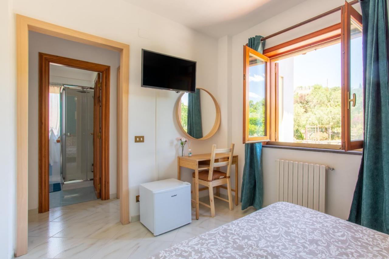 Villa Mariel Suites & Apartment マッサ・ルブレンセ エクステリア 写真