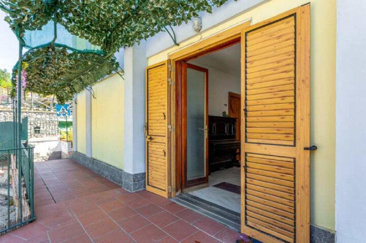 Villa Mariel Suites & Apartment マッサ・ルブレンセ エクステリア 写真