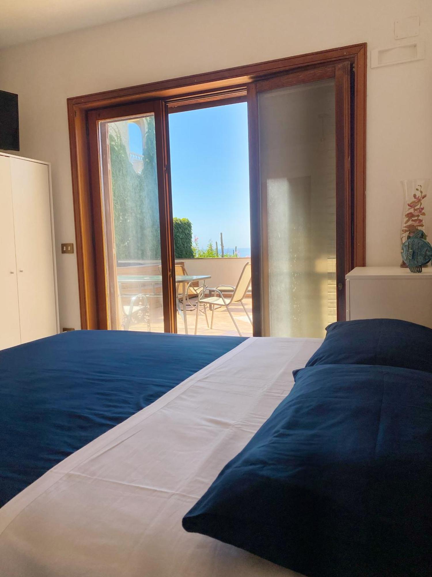 Villa Mariel Suites & Apartment マッサ・ルブレンセ エクステリア 写真
