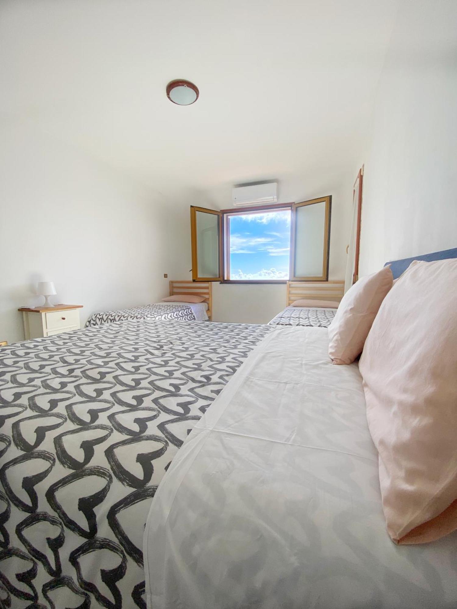 Villa Mariel Suites & Apartment マッサ・ルブレンセ エクステリア 写真