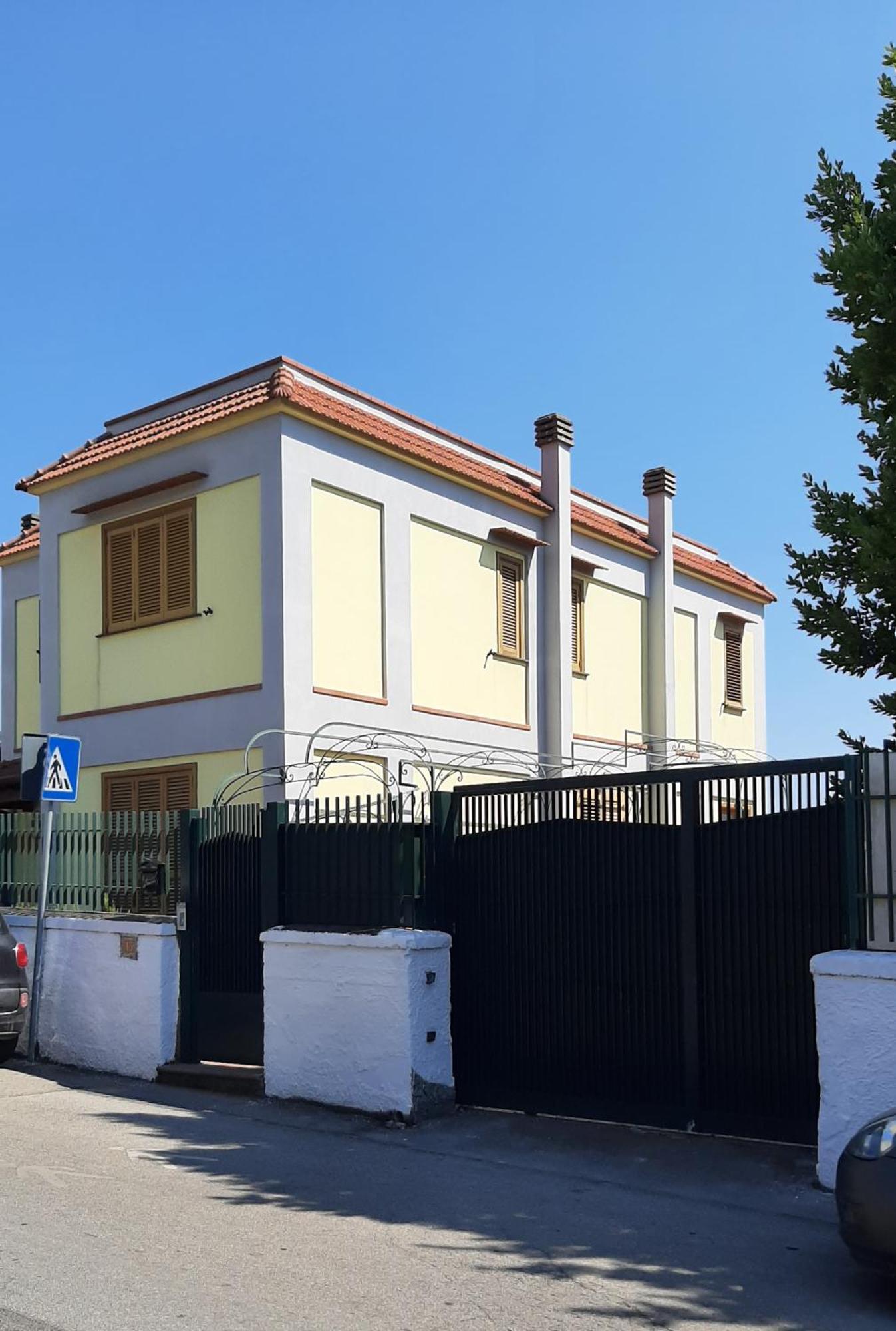Villa Mariel Suites & Apartment マッサ・ルブレンセ エクステリア 写真